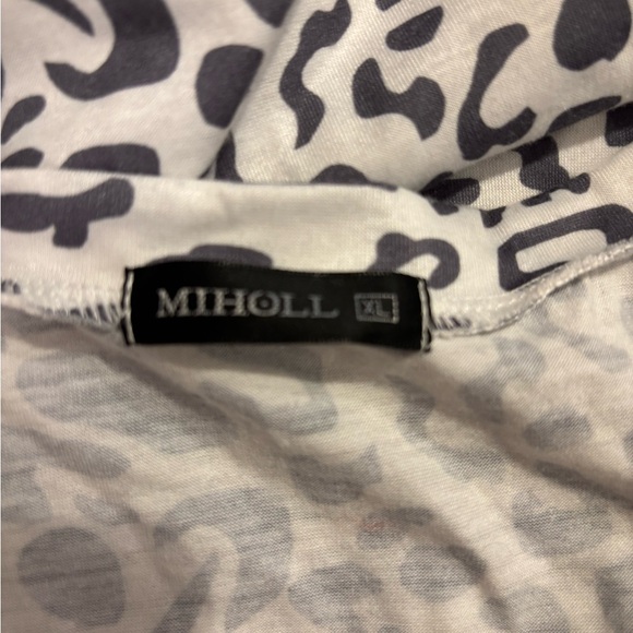 Cheetah Print grey and white v-neck tee size XL - Picture 8 of 8